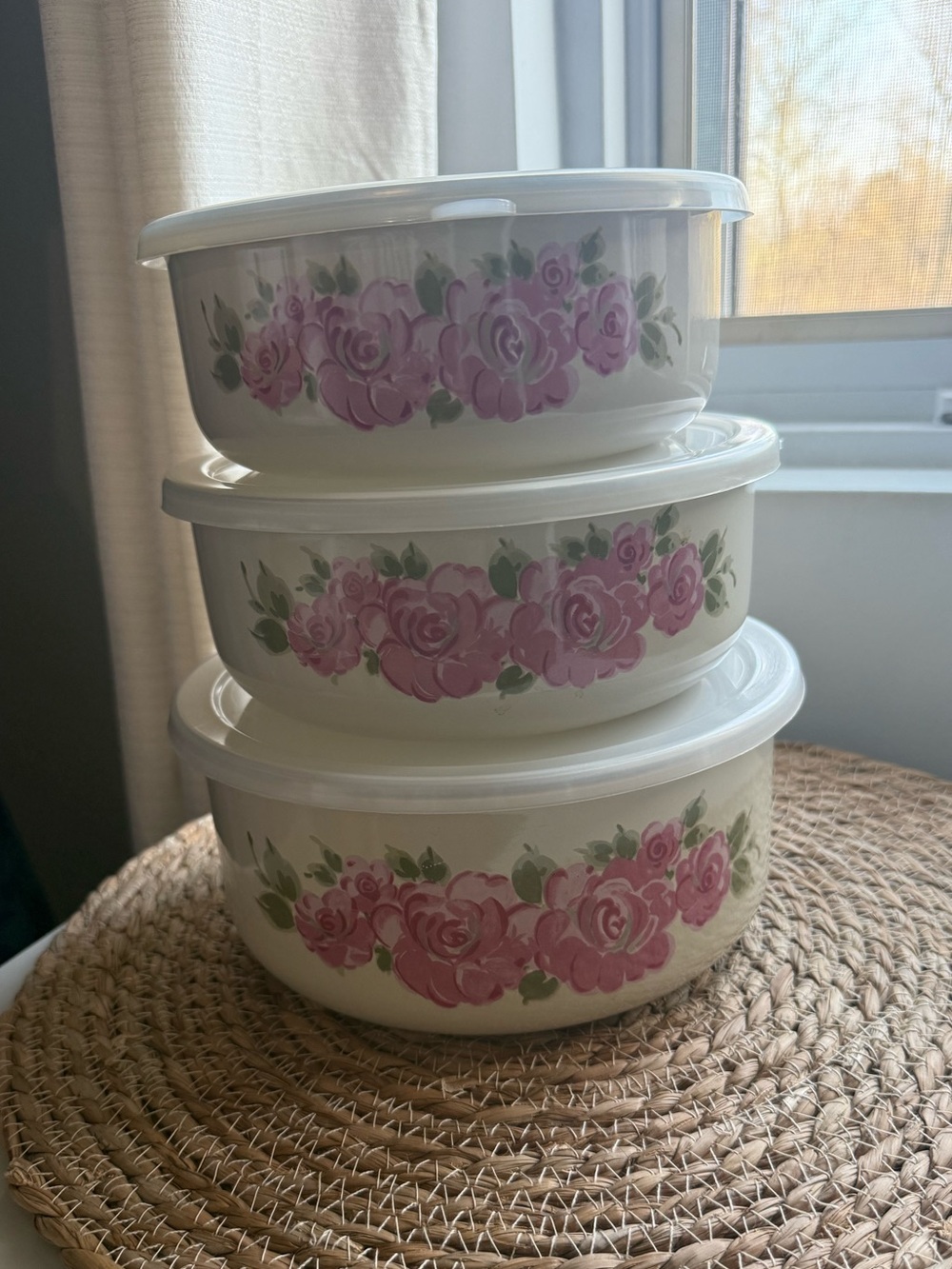 Vintage Gibson enamel set